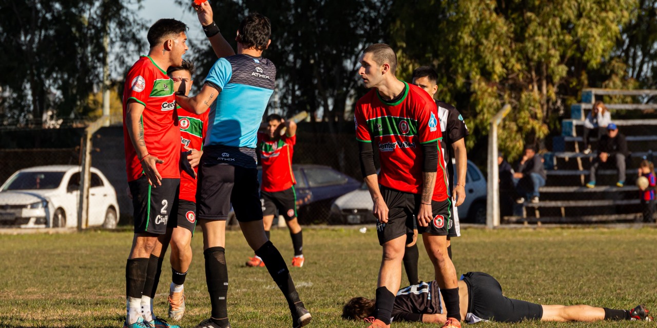Dos aos para el futbolista que agredi a Adrin Deber
